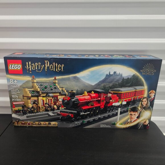 LEGO Harry Potter Hogwarts Express & Hogsmeade Station (Set 76423) - Picture 3 of 8